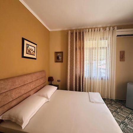 Twins Villa Mangalem Berat Habitación foto